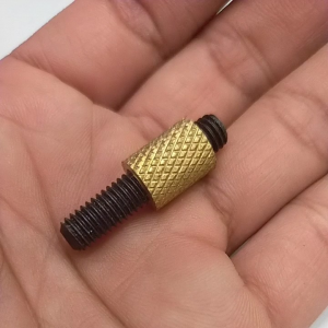 Baut plus mur kuningan DIY