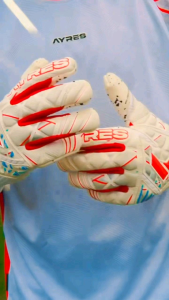 Sarung tangan kiper Ayres putih merah terbaru buat dewasa san anak