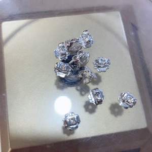 Charm Chốt bông tai hình bông hoa loại dày cao cấp 3mm bạc s925 bảo hành cũ đổi mới