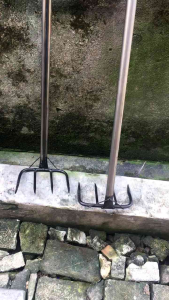 Garukan Sampah: Solusi Pembersihan Sampah Plastik & Daun