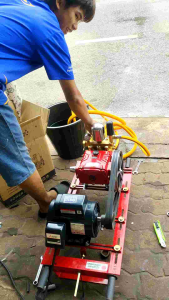 ปั๊ม 3 สูบขนาด 1 นิ้วแบบ auto ติดก๊อกแล้วน้ำไหลกลับพร้อมหม้อลมเพิ่มแรงดันสูงใช้พ่นยาล้างพื้นล้างรถ