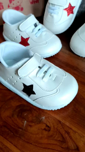 sepatu sneakers anak laki-laki umur 1-2 tahun/sepatu anak perempuan bunyi cit-cit terbaru