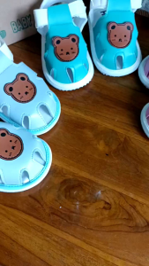 sandal anak laki-laki 1 tahun terbaru/sandal anak bunyi cit-cit sepatu sendal anak laki-laki