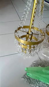 Lampu Gantung: Pilihan Dekorasi Interior yang Elegan