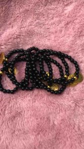 Vòng đá đen 6li xu may mắn