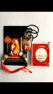 กำไลหินด้ายแดง หลวงปู่มหาศิลา พระราชวัชรธรรมโสภณ (ศิลา สิริจนฺโท)  พุทธคุณ ช่วยเสริมดวงชะตา ค้าขาย การเจรจาธุรกิจ