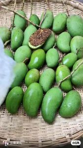 Thai Sour Green Mango 🥭 Fresh & Crunchy | Juicy Tangy Tropical Fruit | Perfect Snack with Chilli Salt