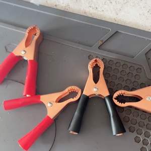 ปากคีบแบตเตอรี่ขนาด3นิ้วคู่ดำ-แดง50A ได้1คู่/ ราคาโรงงาน หนาแข็งแรง วัสดุนิเกิลชุบทองแดงกันสนิม