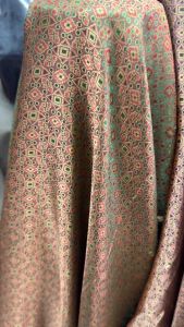 ผ้าเมตร ผ้าไหมอินเดีย ผ้าดิ้นทอง ผ้าทำ สไบ  พรหมลิขิต หน้ากว้าง 44 นิ้ว(ขายเป็นเมตร) ผ้าดิ้นทอง ราคา - Lazada