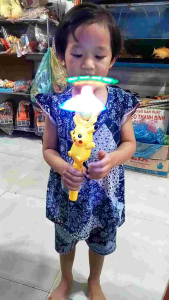 Cây quay đèn Pikachu  có đèn nhạc cho bé