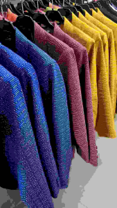 ชุดสูทร ผ้าฝ้านทอลาย กระเป๋าสวย สีไม่ตก และกระเป๋ากาวเป็นอัตราการ