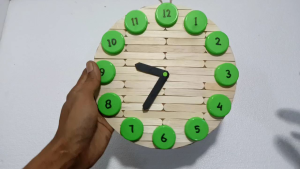 Prakarya: Membuat Jam Dinding Unik & Ekonomis dari Stik Es Krim & Tutup Botol