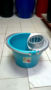 Tong Mop Beroda/ Bekas Mop Plastik Beroda/ Plastic Mop Bucket With Wheel 19.5Liter/ Mop Pail With Wheels