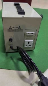 เครื่องปรับแรงดันไฟฟ้ากระแสสลับเฟอร์โรเรโซแนนซ์ควบคุมแรงดันไฟฟ้าอิเล็กทรอนิกส์ input AC160-270Vออก AC 220Vพร้อมจอ LED (เครื่องกันไฟตก)