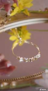 สร้อยข้อมือหัวใจห้าดวง สีทอง รูดปรับขนาดได้ +กล่องเทปใส