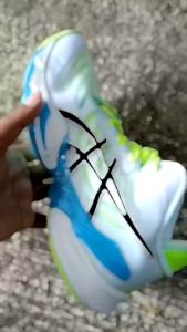 Sepatu Olahraga Terbaru & Sepatu Voli Pria Wanita Berdecit New Arrival