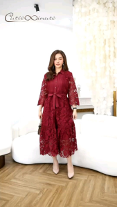 Maxi dress ผ้าลูกไม้เกรดพรีเมี่ยม ลายลูกไม้สวยมากค่ะ ดีเทลเย็บตีเกล็ดช่วงอก มาพร้อมเชือกผูกเอว เดรสมีซับในทั้งชุด ใครที่มองหาชุดสวยๆเกรดขึ้นห้างใส่ออกงานหรูๆ ต้องตัวนี้เลยค่ะ มี 5 สี เลือดหมู ชมพู ม่วง เขียวทะเล ฟ้าคราม