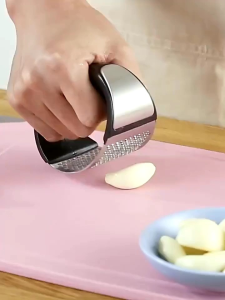 APBM199 Alat Penghancur Bawang Putih / Alat Peras Bawang Garlic Crusher Stainless Steel