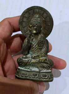 พระบูชา พระคันธารราษฎร์ ปางสมาธิ เหมาะสำหรับการตั้งบูชาที่บ้านหรือที่ทำงาน ช่วยเสริมสิริมงคลและความสงบสุขในชีวิต