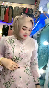 Pakaian Wanita Dari Bangkok Import: Desain Tradisional & Bahan Berkualitas Tinggi