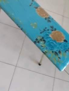 Bàn ủi (cầu là) dạng ngồi