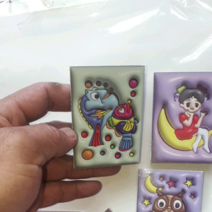 1 xấp hình cào đen 3D có 8 hình khác nhau kích thước 5x7cm bằng giấy