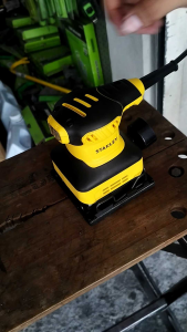 STANLEY SS24 240W 1/4 SHEET SANDER
