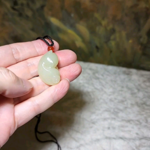 Premium natural untreated Nephrite light greenish slight yellow hue Cat Jade pendant (with certificate)