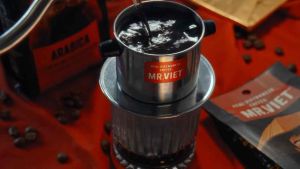 MR.VIET กาแฟเม็ด Arabica 100% 250g | คั่วกลางพิเศษ-เข้ม แบบสมดุล Small-Batch | กลิ่นช็อกโกแลตเข้ม & ส้ม | เหมาะกับ Phin ดริป Espresso | พรีเมียมเกรดส่งออก- Special Roasted Coffee Beans - Natural Vietnamese