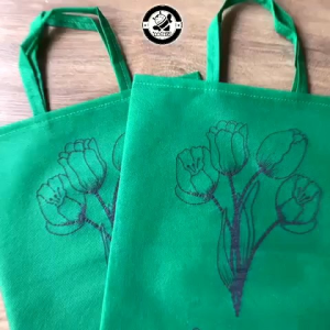 (isi 25biji)GOODIEBAG F25X30 HIJAU MOTIF BUNGA TULIP MURAH SERBAGUNA BAHAN SPUNDBOND MUAT BANYAK SNACK HAMPERS