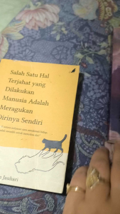 📚 Paket 3 Buku yang mencakup "Waktunya Pulang" dan "Kemana Kubawa semua sendu ini?". Setiap buku menawarkan pesan mendalam tentang manusia meragukan dirinya sendiri. 📖 * Meragukan Dirinya Sendiri: Salah satu hal terjahat yang dilakukan manusia adalah