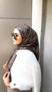 Baniescoop Terbaru Laika Series: Hijab Segi Empat Voal Ultrafine Motif Elegant & Hardbox