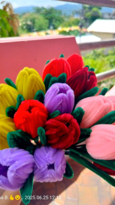 Tulips flowers made of fuzzy wire and perfect for decoration ideas for bouquet or any other occasions. Per piece only
