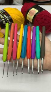 Móc len bán từng cây theo cỡ khách hàng chọn lựa