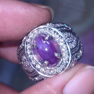 Mengenal Permata Safir Bintang Ungu Asli dari Ceylon & Sri Lanka