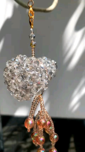 Khánh treo xe ôtô bằng hạt đá falê