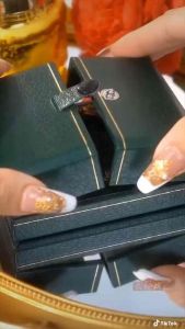 กำไลข้อมือสแตนเลสแฟชั่น LOVE สีทอง สำหรับผู้หญิง +ฟรีกล่องเทปใส