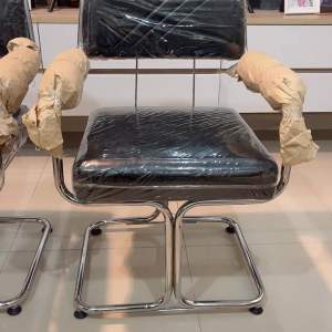 เก้าอี้ลูกค้า สร้างความสวย ทำผม แต่งหน้า ทำเล็บ เก้าอี้ฮ่องกง ขาชูบ มีพนักพิง พร้อม เบาะนั่ง เบาะพิง แท้ที่เข้าชูบ สีที่เหลี่ยม ให้คุณสวยงาม ให้คุณรู้จัก