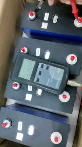 Pin FLP sắt LiFePO4 3.2V300AH mới 100% ( tặng kèm ốc vít)