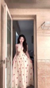 Đầm Thiết Kế Maxi Đũi Xước Hoa 2 Lớp – Dịu Dàng Bay Bổng Chuẩn Nàng Thơ