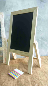 กระดานดำมีขาตั้ง กระดานเขียนชอล์ก กระดานดำตั้งโต๊ะ   กรอบไม้สน ผลิตในไทย ฟรีชอล์กขาวและสี งานสวยแข็งแรงมาก
