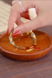 T22 (Beli 2 dapat bonus) COD Gelang giok kacang merah titanium Perhiasan Bracelets Elegan