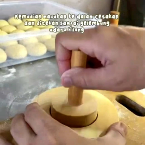 Cetakan Kue Donat Kayu 1 Set Dengan Amparan