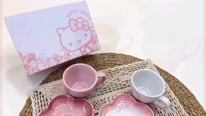 Hộp 2 tách và 2 đĩa gốm sứ Le Creuset Hello Kitty Sanrio Cartoon Cute Ceramic