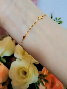 Gelang Tangan Wanita Rantai Titanium Bentuk Hati Warna Gold Anti Karat warna tidak luntur selamanya