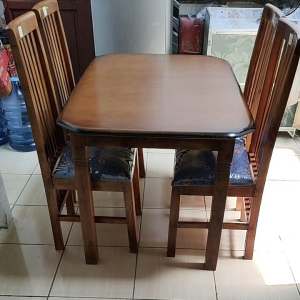 Meja makan kayu 4kursi minimalis