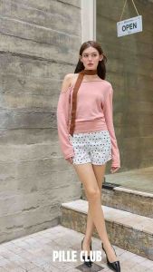 Pille Club - LInstant Muse Top - เสื้อปาดไหล่ พร้อมผ้าพันคอ เสื้่อไหมพรม เสื้อน่ารัก เสื้อใส่ไปคาเฟ่ เสื้อใส่ได้ในทุกว้ัน