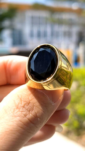 แหวนพลอยนิลดำ สแตนเลสสีทอง เลือกขนาดได้ 5 ไซส์