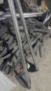 Cuốc đào đất làm vườn có cán dài 1m2