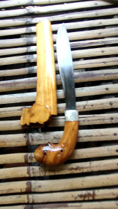 GOLOK PERKEBUNAN TAAN BANTING SAGAT COCOK DI BAWA KEMANA MANA ALAT PERTUKAGAN ALAT PERKEBUNAN KEBUTUHAN DAPUR GOLOK BAJA ASLI HASIL TEMPA MULUS BISA POTONG PAKU YANG DI CARI CARI TERBUAT DARI HASIL TEMPA BAKAR SEPUH KOKOH KUAT BERKUALITAS TINGGI